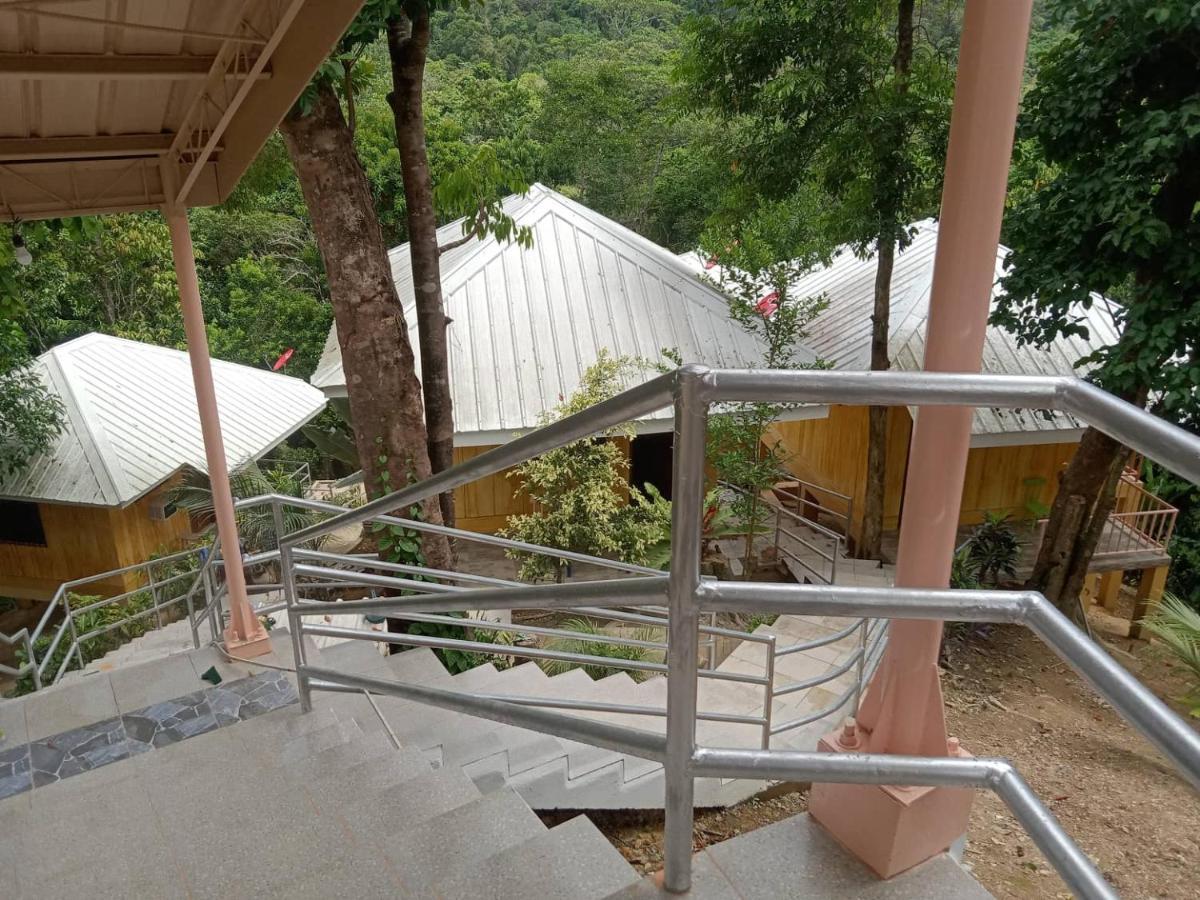 אל נידו Woodland Inn מראה חיצוני תמונה
